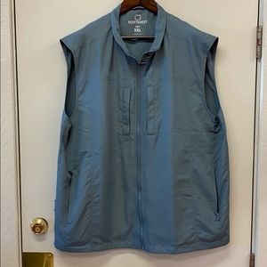 Featherweight Travel Utility Vest for Men SCOTTeVEST 16 Pockets at Men’s Clothing store